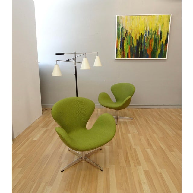 Metal 1960s Pair Arne Jacobsen Swan Chairs Early Edition Model 1066 For Sale - Image 7 of 18