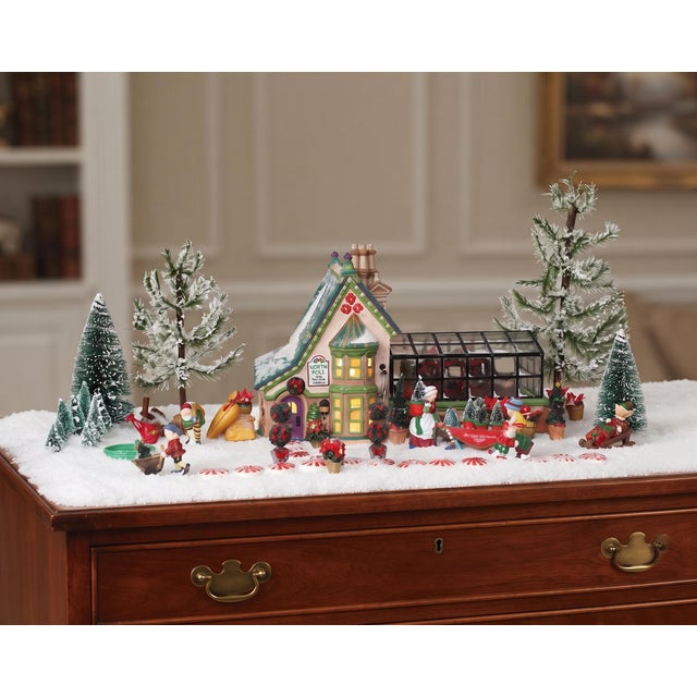 Traditional Mrs. Claus’ Greenhouse Diorama – Moore’s North Pole Storybook Collector’s Edition With Signed Book & Coa For Sale - Image 3 of 18