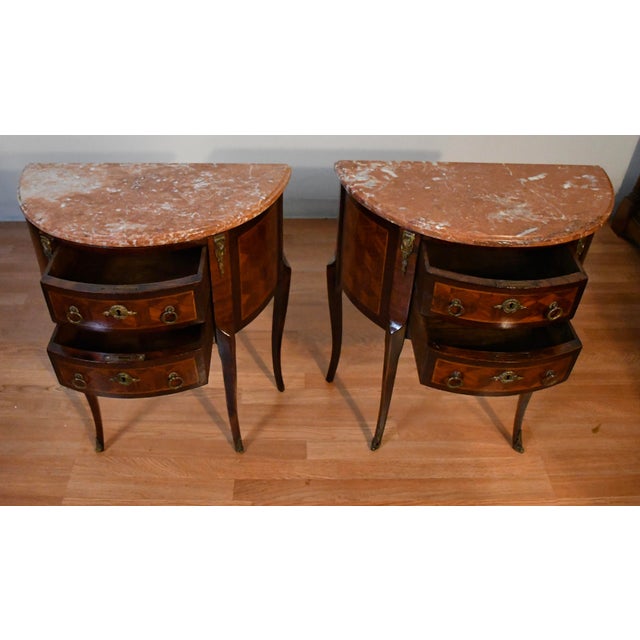 1890s Pair French Louis XV Walnut Satinwood Inlay & Marble Top Nightstands For Sale - Image 10 of 18
