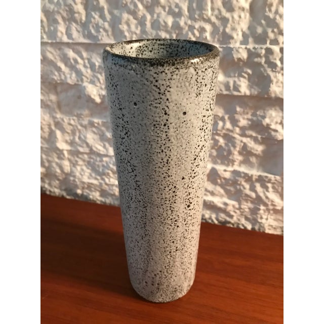 Vintage 1960’s Mid-Century Modern Douglas Ferguson Pigeon Forge Pottery Cylinder Vase and Pinch Pot With Black & White Lava Glaze - Set of 2 For Sale - Image 4 of 11