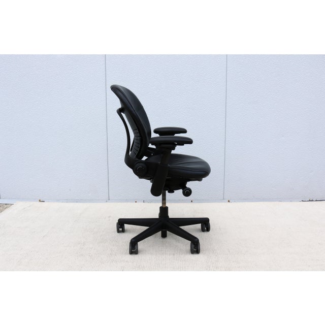 Steelcase Leap Ergonomic Office Desk Chair in Black Leather, Fully Adjustable For Sale - Image 11 of 18