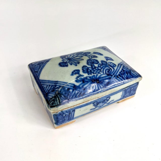 18th Century Blue and White Porcelain Box For Sale - Image 4 of 4