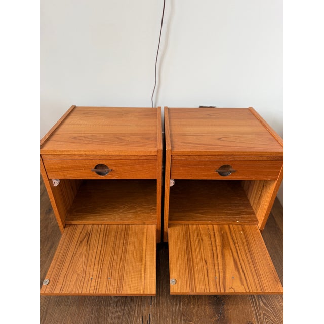 Mid-Century Modern Pair of 1970s Danish Modern Teak Rolling Nightstands by Axelsens Møbelfabrik for W&B Møbler, Denmark, Attributed For Sale - Image 3 of 13