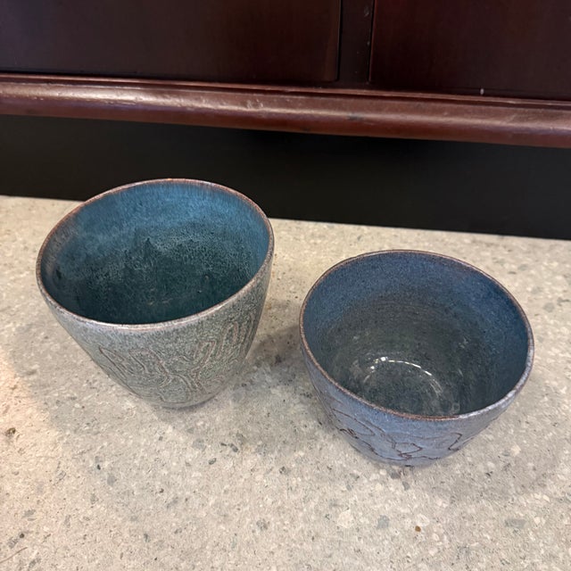 Set of 2 20thC. Mid-Century Modern Primitive Incised Art Pottery Bowls For Sale - Image 10 of 11