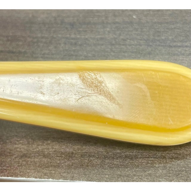 Antique Art Deco Vanity Set – 1920s Yellow Celluloid Mirror & Brush, La Coquette For Sale In Miami - Image 6 of 8