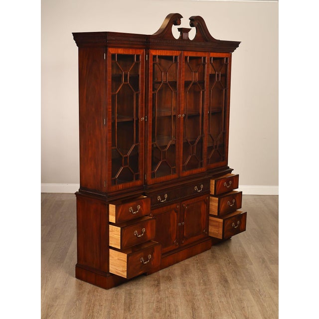 Henkel Harris Chippendale Style Mahogany China Cabinet Breakfront For Sale In Philadelphia - Image 6 of 18