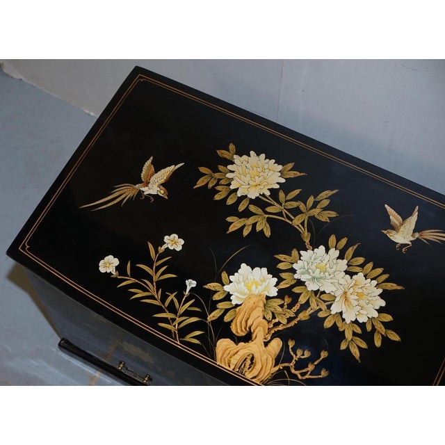 Vintage Chinese Chinoiserie TV Media Stand in Black Lacquered Paint with Bird & Flowers For Sale - Image 4 of 18