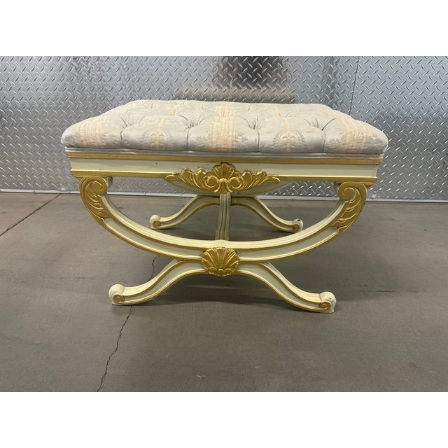 Ivory 1970s Hollywood Regency-style Giltwood Curule Ottoman With Tufted Cushion For Sale - Image 8 of 14