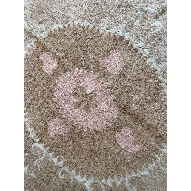 1960s Vintage Neutral Tan Suzani Wall Hanging 4'3'' X 5' For Sale - Image 5 of 10