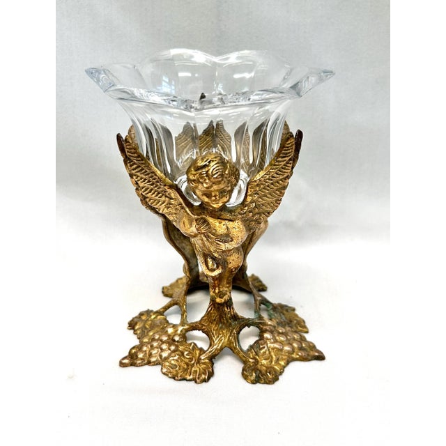 1980s Vintage Brass Cherub Pedestal Bowl With Glass Insert Hollywood Regency Decor For Sale - Image 5 of 11
