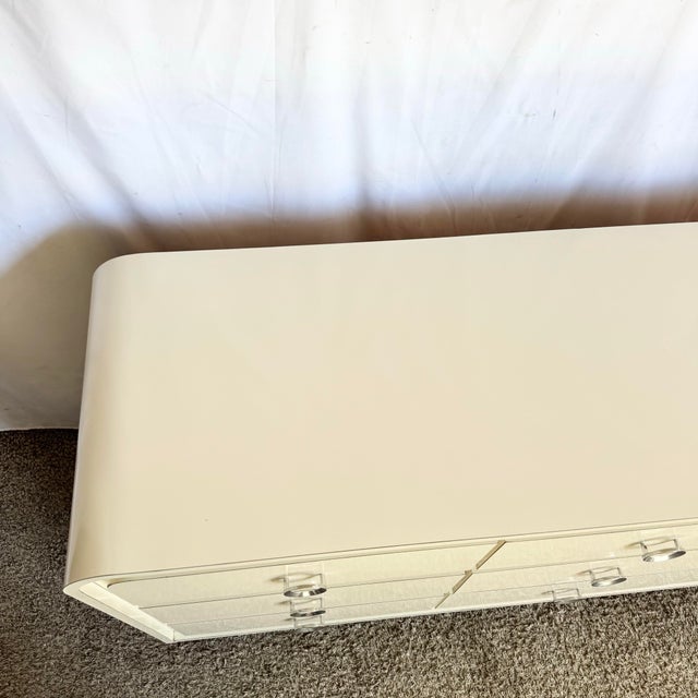 1980s Postmodern Cream Lacquer Laminate Waterfall Dresser For Sale In Miami - Image 6 of 12