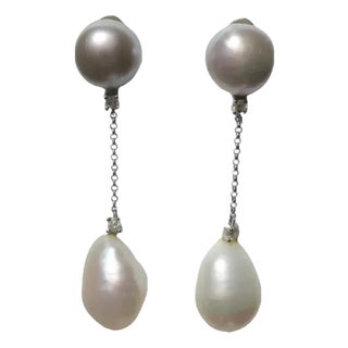 Late 20th Century Italian Grey and White Pearl Diamond White Gold Dangle Earrings, Pair For Sale