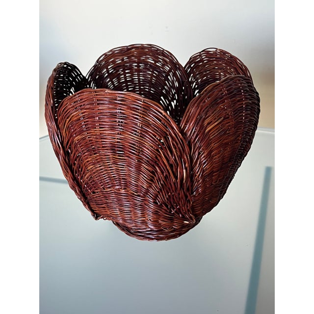 Finely woven mahogany toned scallops make up this distinct planter, on it's own pedestal. Light but sturdy with no tears,...