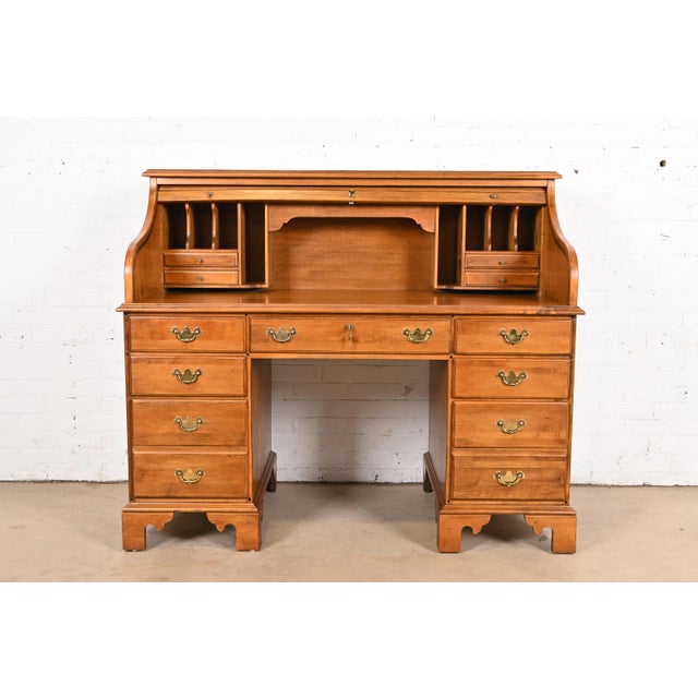 American Ethan Allen American Colonial Solid Maple Roll Top Desk For Sale - Image 3 of 12