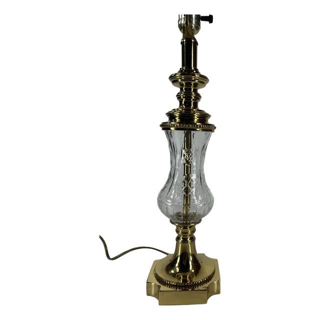 Late 20th Century Table Lamp Traditional Neoclassical Brass and Hand Cut-Glass Vantage For Sale