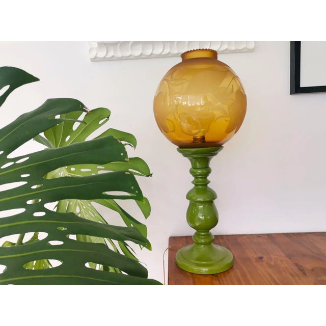 The body is made of wood lacquered green, the globe is in semi-frosted amber glass. Has original bulb holder made of brass...
