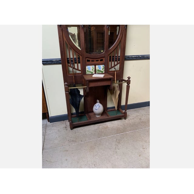 Age: circa 1910 Wood type: solid oak Condition: very good, meticulously maintained, and ready-to-use original condition...