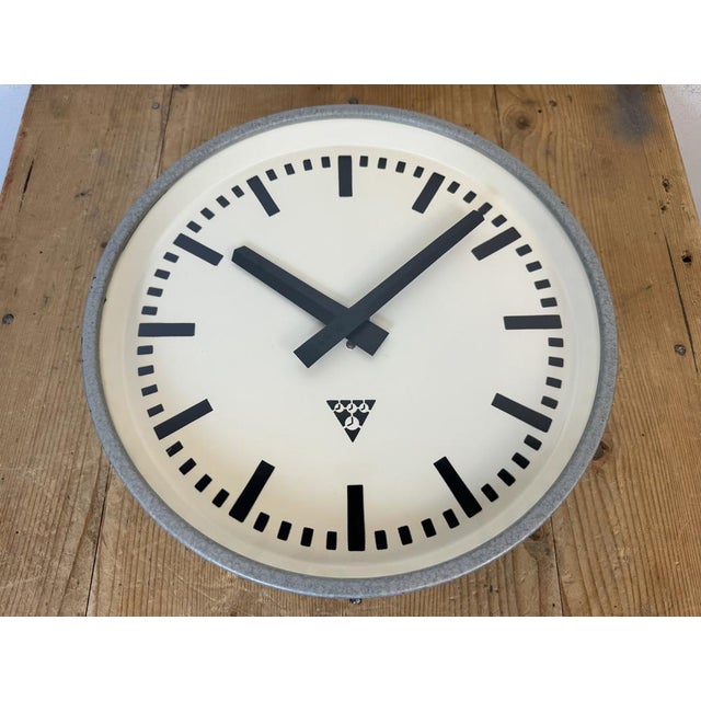 Industrial Grey Factory Wall Clock from Pragotron, 1960s For Sale - Image 10 of 18