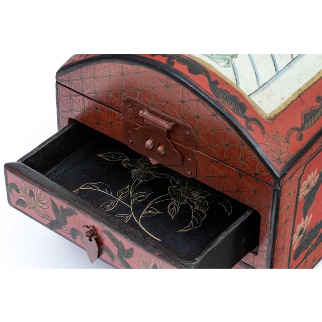 Chinoiserie Vintage Chinese Lacquer Jewelry Chest With Famille Rose Porcelain For Sale - Image 3 of 14