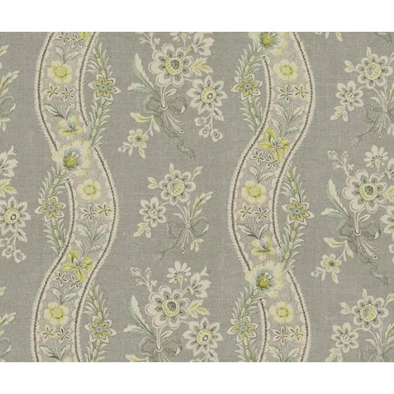 Based on a classic Proven√ßal motif, Le Castellet is a printed Linen ogee composed of a traditional floral and ribbon...