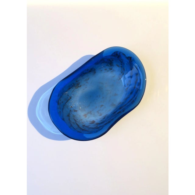 Blue and White Art Glass Bowl For Sale In New York - Image 6 of 9