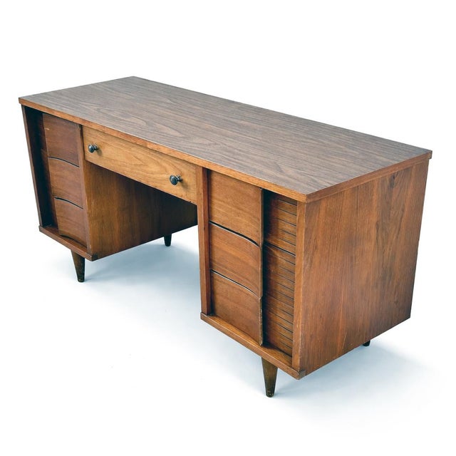 This stylish Mid-Century Modern walnut desk by Johnson Carper features the brand’s distinctive concave drawer design, a...