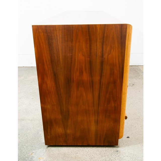 Mid-Century Modern 1960s Mid Century Modern Dresser Credenza Widdicomb T.H. Robsjohn Gibbins 6 Drawer For Sale - Image 3 of 12