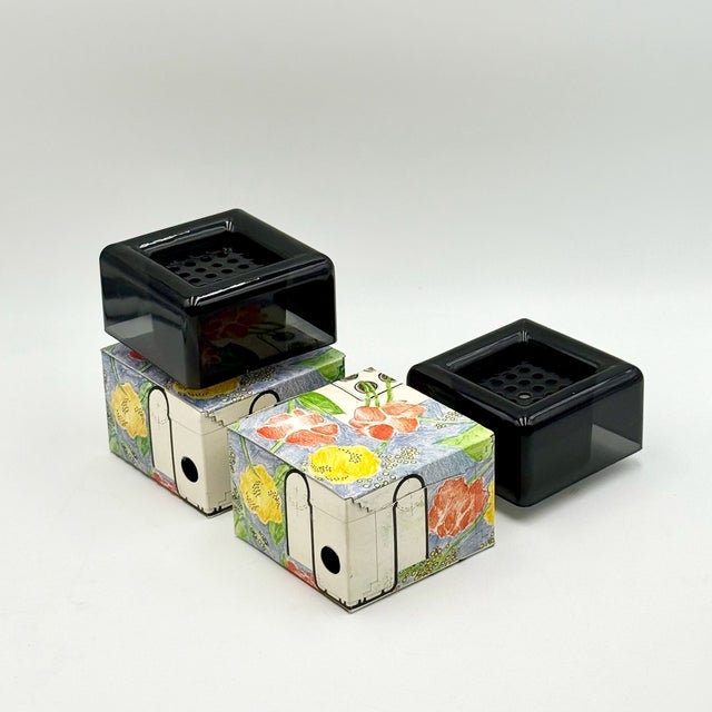 Space Age Memory Planters in Black Plastic by Anna Mazzucchelli for Vastill, 1970s, Set of 2 For Sale - Image 4 of 11