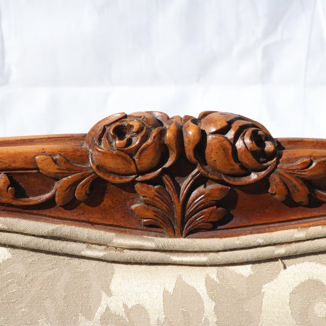 French Early 20th Century Louis XV Style Settee With Goose Down Seat and Carved Walnut Frame For Sale - Image 3 of 12