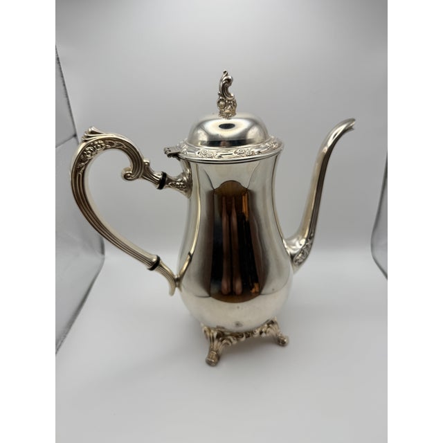 Oneida Du Maurier Silver Plate Coffee Pot & Teapot Set / Pitchers Ornate Vintage For Sale - Image 16 of 18
