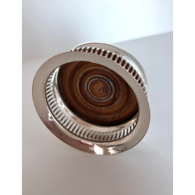 English 1920s Sheffield Silver Plate Decanter Coaster With Pierced Gallery & Wood Base For Sale - Image 3 of 5