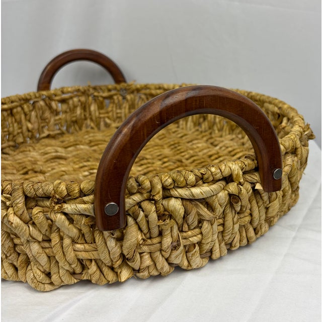 Late 20th Century Woven Seagrass Tray With Wooden Handles — Coastal Organic Style For Sale In Greensboro - Image 6 of 6