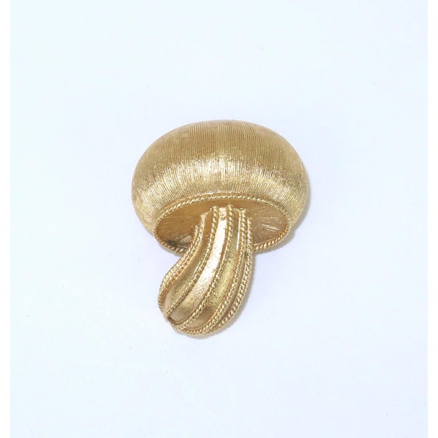 Pair of Gold Plated Mushroom Brooches Including Trifari, 1960's For Sale In Atlanta - Image 6 of 10