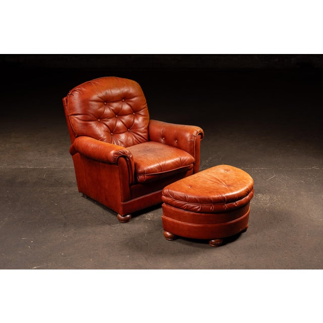 Traditional Vintage Tufted Leather Lounge Chair and Ottoman in Red For Sale - Image 3 of 12