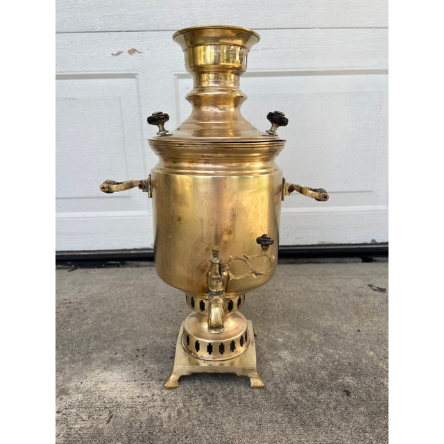 Antique Romanov Era Imperial Russian Tula Samovar – Rare Three-Lion Crest – Brass/Tombac – C. 1890-1910 For Sale - Image 4 of 17