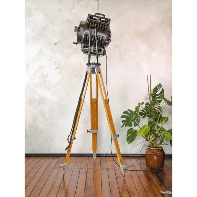 Vintage Movie Spotlight on Surveying Tripod Floor Lamp by Arri Arnold & Richter, 1950s For Sale - Image 4 of 18