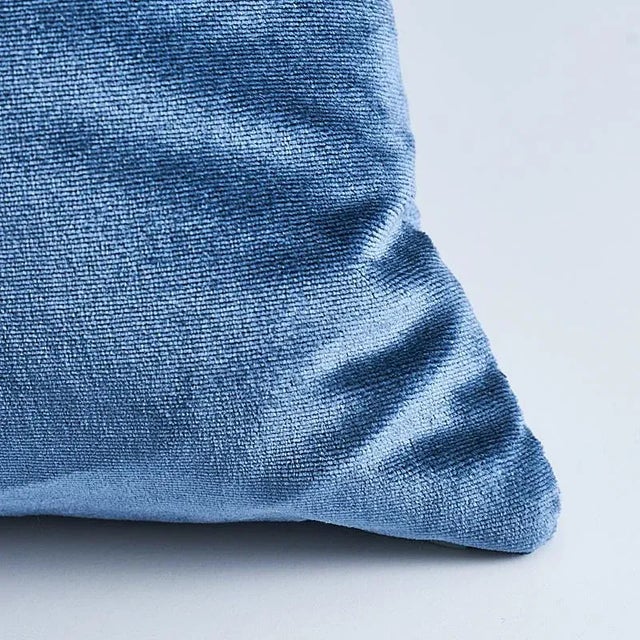 This pillow features Venetian Silk Velvet with a knife edge finish. The ultimate in sumptuous luxury, our gorgeous silk...