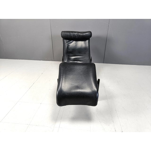 Bauhaus Vintage Lc4 Chaise Longue by Le Corbusier for Cassina, 1970s For Sale - Image 3 of 12