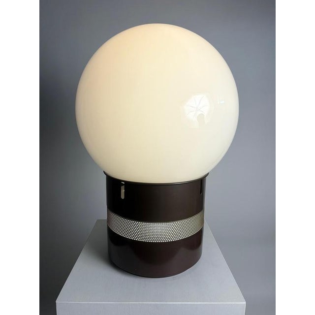 1.252 The renowned "Mezza Oracolo" was designed by the brilliant Italian architect and designer Gae Aulenti. The upper...