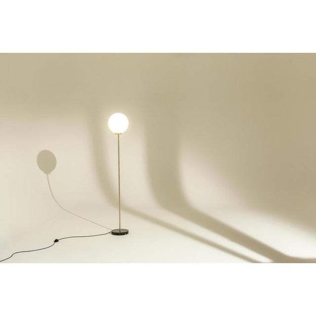 Tf320 floor lamp in satin brass, black marble & white blown glass by daluce dimensions: ø 30 x h 180 cm. Materials: brass,...