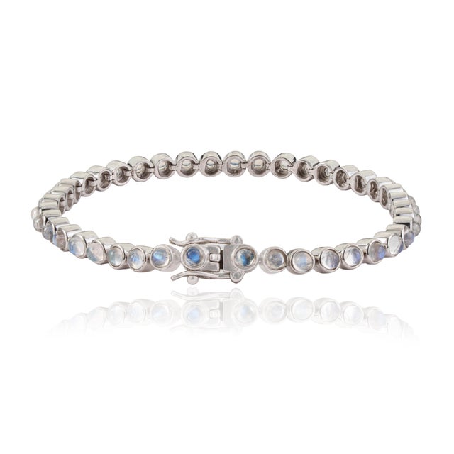 Contemporary Handmade Round 9.1 Ct Rainbow Moonstone Bezel Set Infinity Line Tennis Bracelet in 925 Silver For Sale - Image 3 of 14