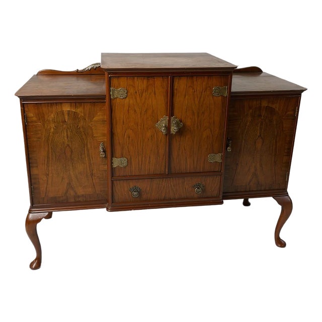Vintage Queen Anne Sideboard in Walnut For Sale