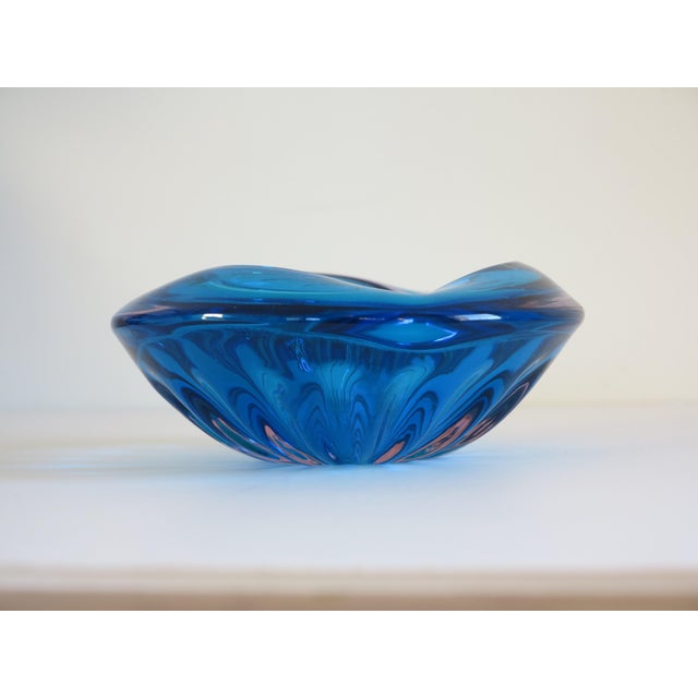 Mid-Century Modern Mid Century Bright Blue Murano Glass Bowl With Starburst Ribbing For Sale - Image 3 of 10