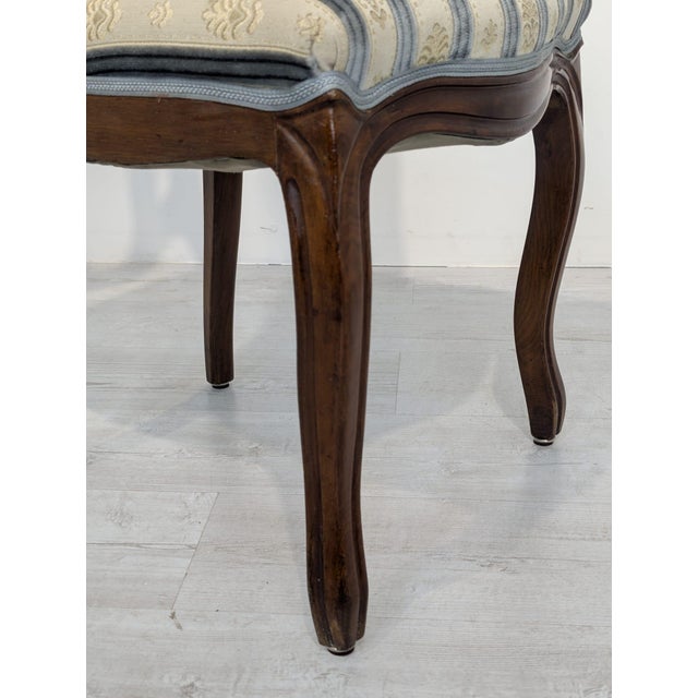 1950s Louis Philippe Medallion Chair in Walnut Wood, 1960 For Sale - Image 5 of 16
