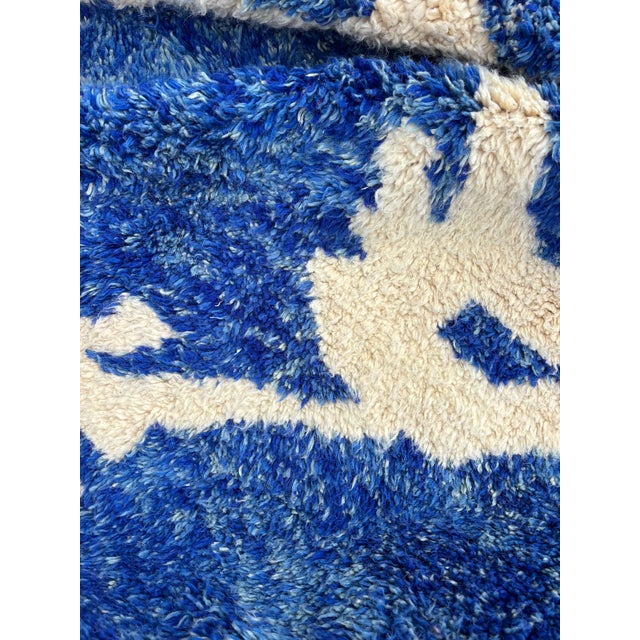 Textile Blue and Ivory Hand-Knotted Moroccan Mrirt Rug, 2010s For Sale - Image 7 of 12