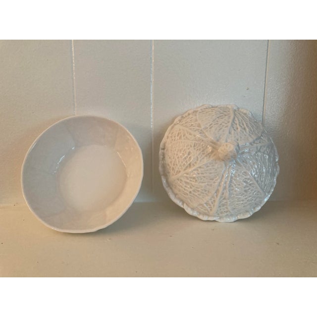 Spode Spode Savoy White Round Covered Box For Sale - Image 4 of 7