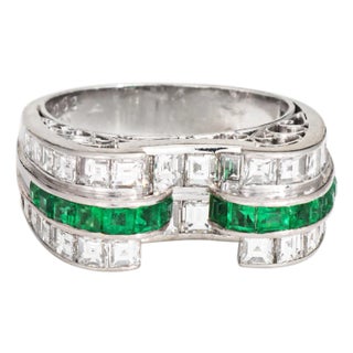1960s Vintage Emerald Diamond Scrolled Ring Size 6 Platinum Band Estate Fine Jewelry For Sale