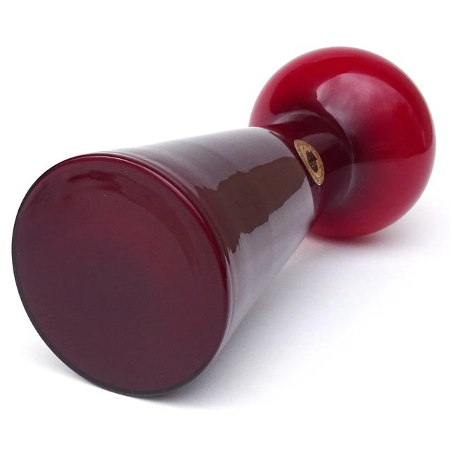 Late 20th Century Fornasa De Murano l'Insegna Del Moreto Vintage White Inside Red Outside Italian Art Glass Cased Flower Vase With Label For Sale - Image 5 of 6