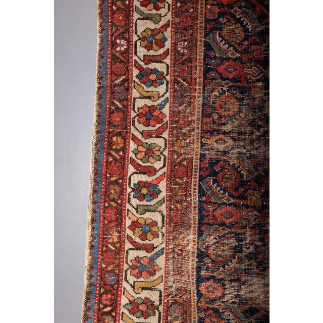 This Malayer rug, originating from the Persian regions, is a true masterpiece of early 20th-century craftsmanship. The...