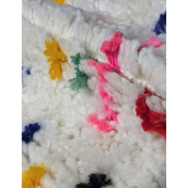 Abstract Moroccan Azilal Berber Wool Rug - 8.2 X 4.6 Ft For Sale - Image 3 of 8